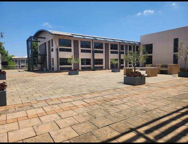 697M² OFFICE TO LET IN RANDJESPARK